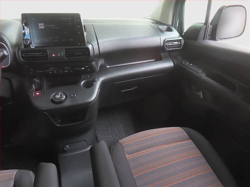 Opel Combo (2022) Elegance 1.2 Turbo, 5Míst, ČR - fotka 8 z 17