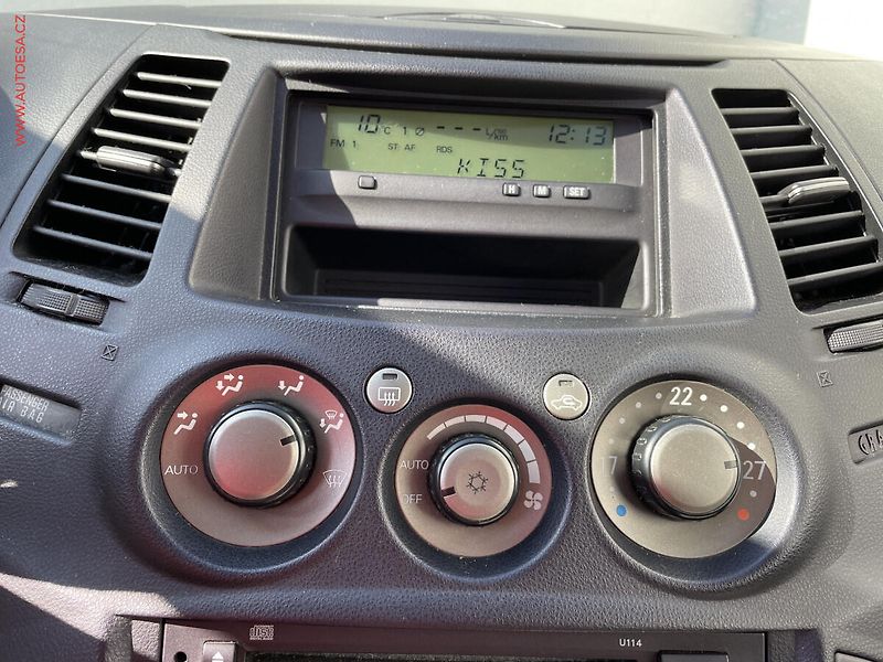Mitsubishi Grandis (2005) 2.4i, AC, tempo, výhřev sed - fotka 13 z 19