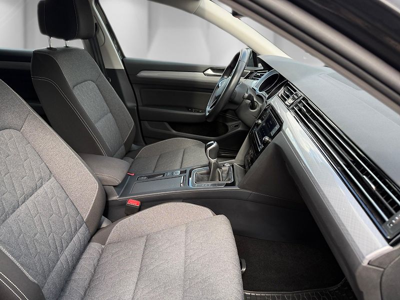 Volkswagen Passat (2023) 1,5 TSi 110 kW Business  - fotka 22 z 24