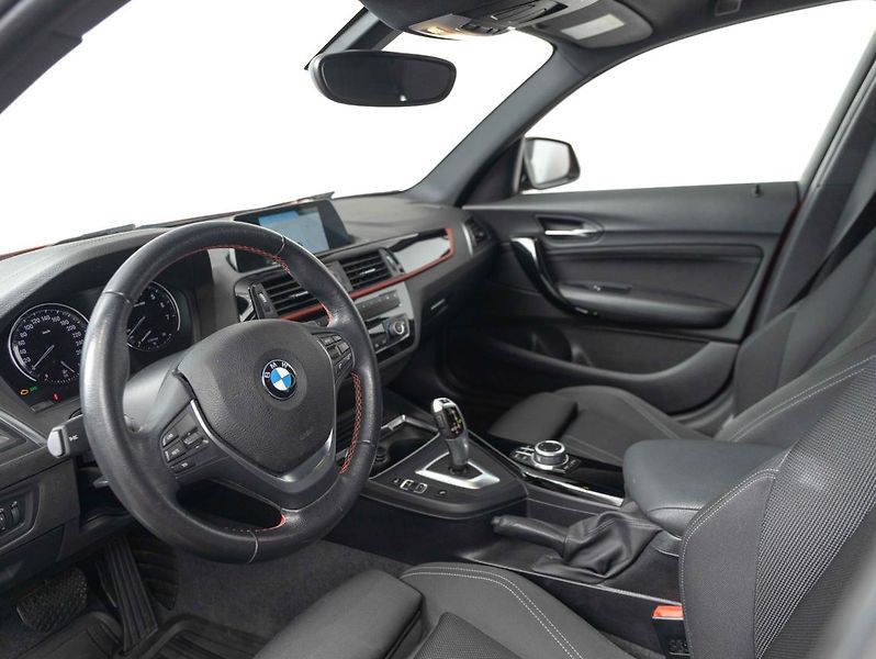 BMW Řada 1 118i - fotka 11 z 22