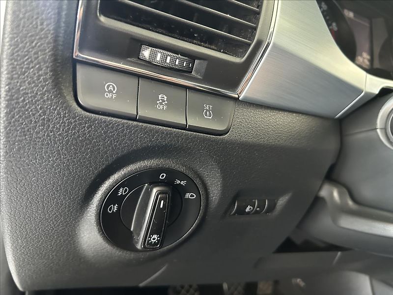 Škoda Fabia 1,0   TSI 70kW,AMBITION,SERVIS - fotka 9 z 17