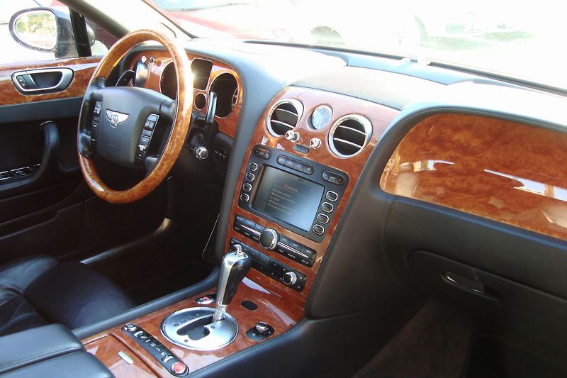 Bentley Continental Flying Spur (2006) 6.0 V12 TwinTurbo - fotka 29 z 54