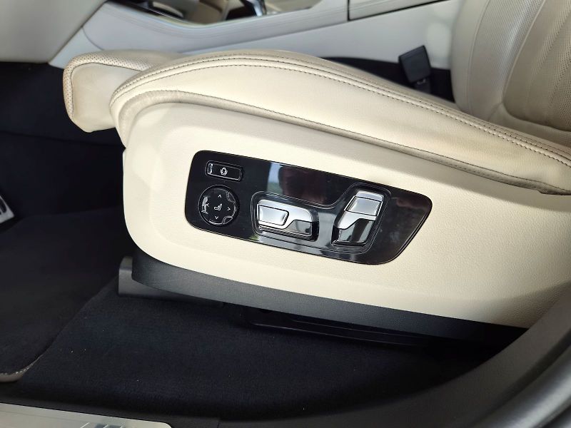 BMW X5 xDrive 30d - fotka 16 z 34