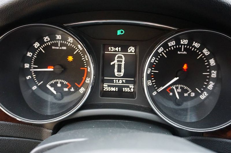 Škoda Superb (2015) 2,0   ELEGANCE   NOVÉ  V ČR - fotka 20 z 31