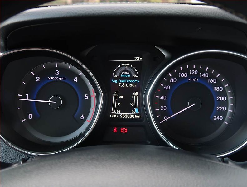 Hyundai i30 (2014) 1.6 CRDi, nová STK - fotka 11 z 17