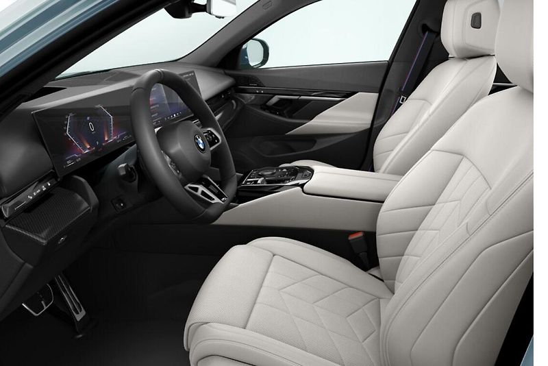 BMW Řada 5 540d xDrive Touring - fotka 3 z 4