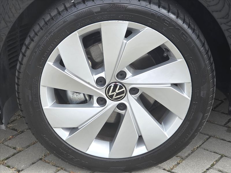 Volkswagen Golf 1,5 eTSi 110kW DSG Záruka2028 - fotka 21 z 22