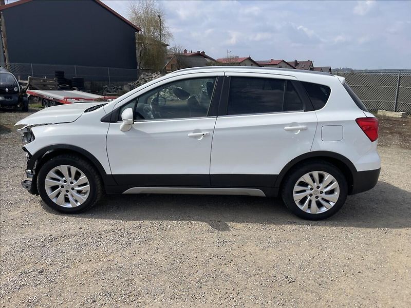 Suzuki SX4 S-Cross 3,0 DDiS 88kw 4x4 havarované, - fotka 2 z 31