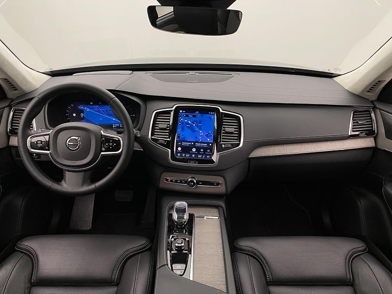 Volvo XC90 T8 AWD PLUG-IN ULTIMATE BRIGHT - fotka 2 z 72