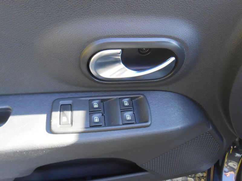 Dacia Lodgy STEPWAY,7Míst,NAVI,75TKm!! - fotka 28 z 38
