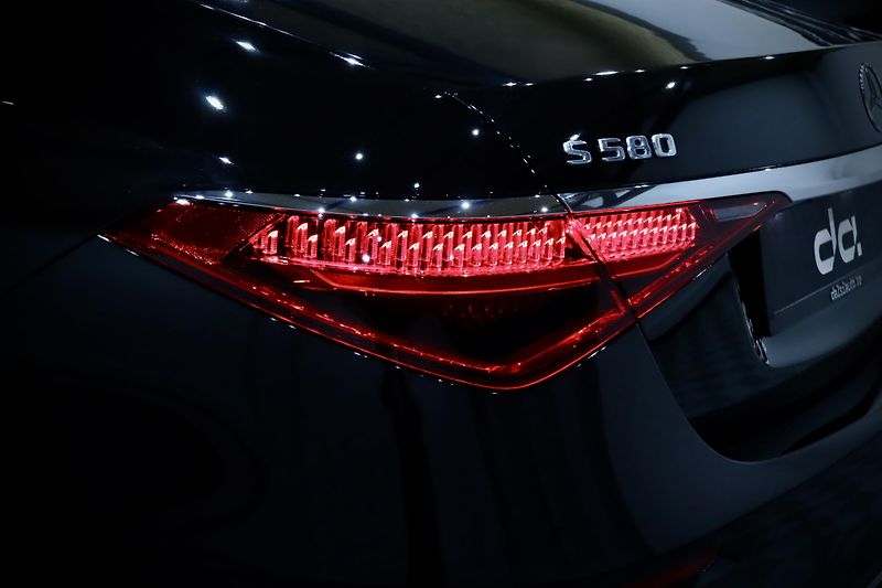 Mercedes-Benz Třídy S 580 Long 4Matic V8 370 kW - fotka 8 z 43