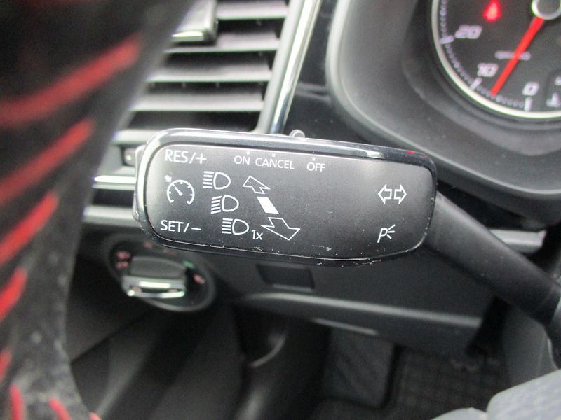 Seat Leon 1,2TSi 77kW STYLE FULL LED - fotka 23 z 48
