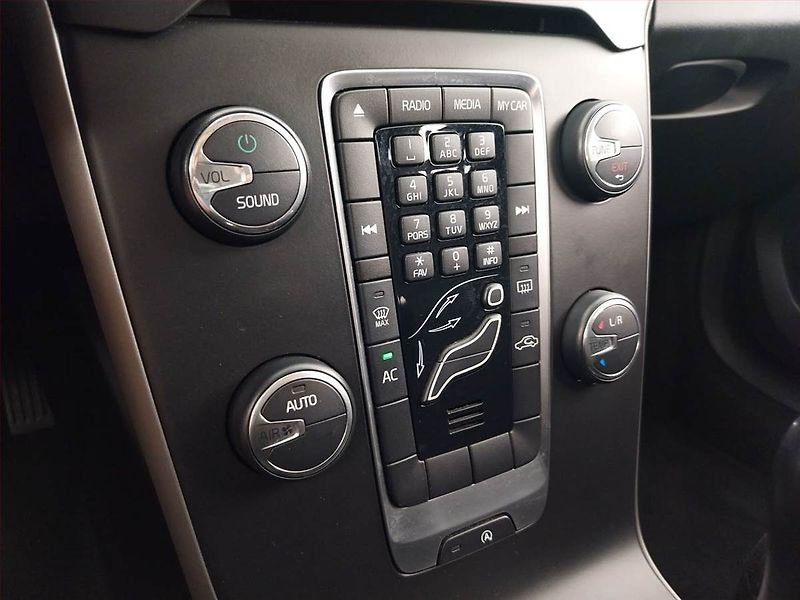 Volvo V40 (2012) 2.0 D4, Serv.kniha - fotka 13 z 19