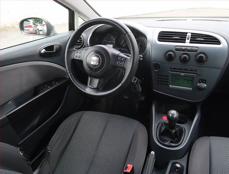 Seat Leon (2007) Reference 1.9 TDI, po STK - fotka 7 z 17
