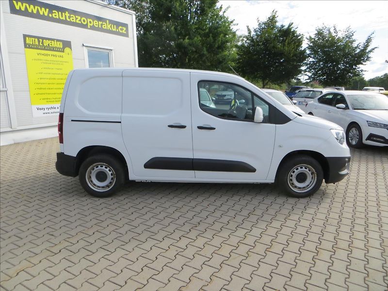 Opel Combo 1,2 Turbo 81 kW Enjoy - fotka 9 z 19