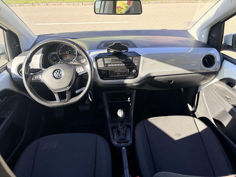 Volkswagen e-up! 64kW KAMERA - fotka 20 z 36
