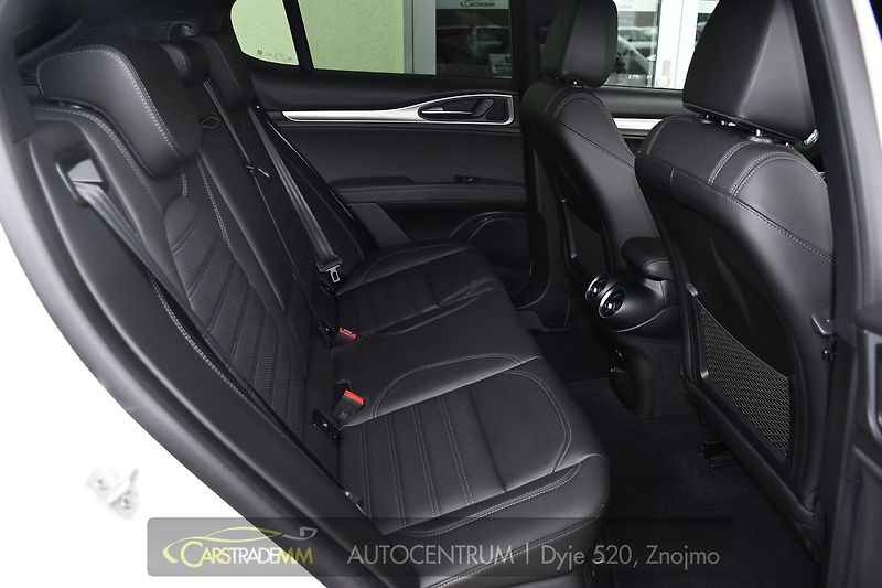Alfa Romeo Stelvio 2.2 JTDm 154kW  Připravujeme - fotka 19 z 49