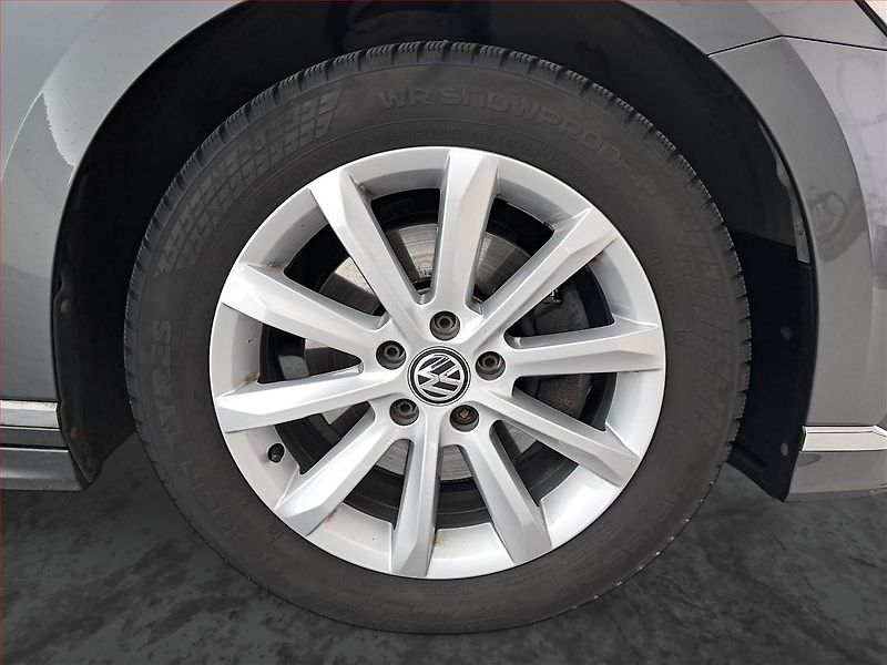 Volkswagen Passat (2017) R-Line 2.0 TDI, Automat, Kůže - fotka 15 z 19