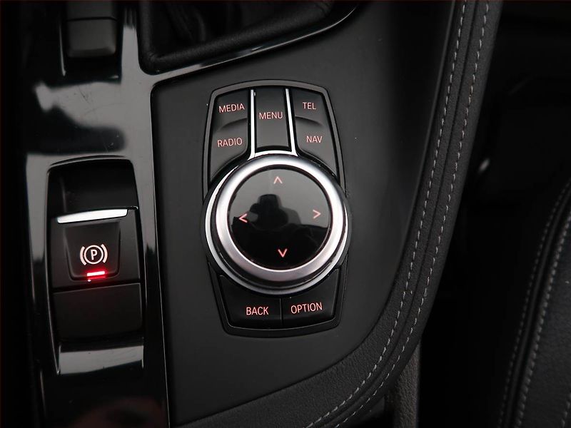 BMW X1 (2016) sDrive18d, Automat, Kůže - fotka 17 z 21