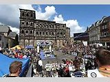 Pódium pro vítěze Německé rallye je umístěno před zachovalou starořímskou bránou Porta Nigra. Mimochodem, Trevír je považován za nejstarší město v Německu.