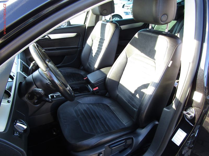 Volkswagen Passat (2012) 2.0 TDi, Highline, DSG - fotka 9 z 23
