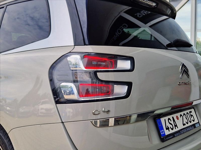 Citroën Grand C4 Picasso 2,0 HDI NAVI AC AUTO 7MÍST - fotka 4 z 35