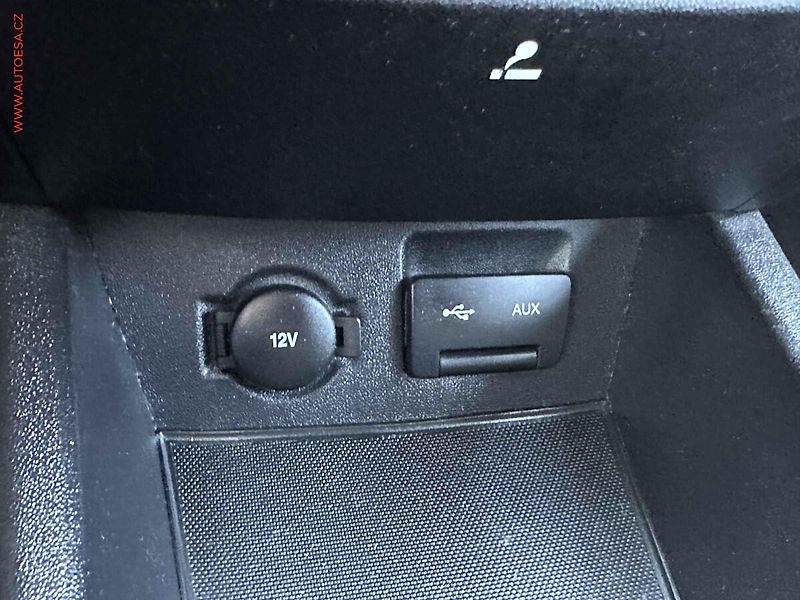 Kia Ceed (2008) 1.4i, AC, tažné - fotka 14 z 18