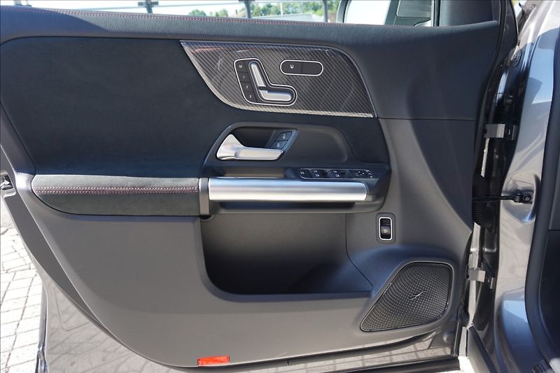 Mercedes-Benz GLA 2,0 200 d 4MATIC, CZ 1. Majite - fotka 11 z 18