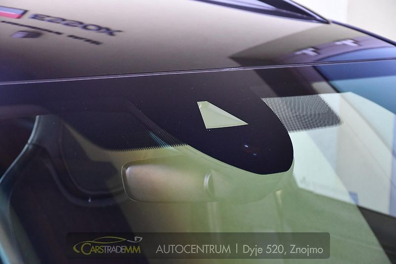 Škoda Superb 2,0TDI SPORTLINE DSG ČR 1.MAJ  - fotka 53 z 56