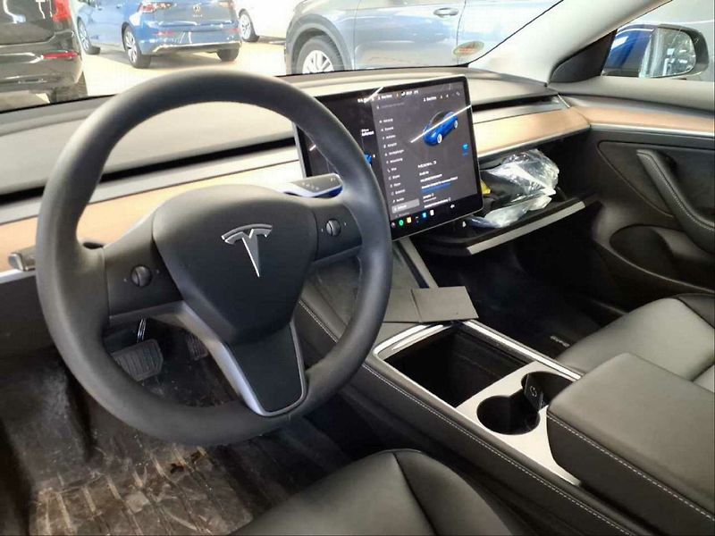 Tesla Model 3 (2023) Standard Range - fotka 6 z 11
