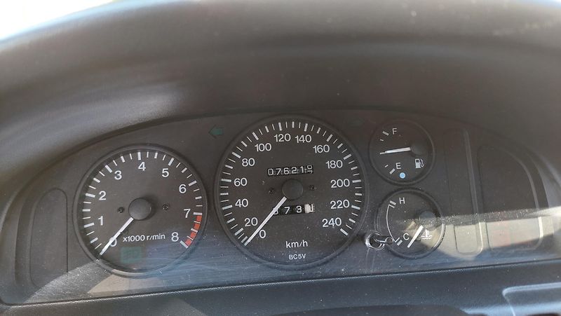 Mazda 323 (1996) - fotka 9 z 14