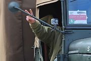 Plzní projel Konvoj svobody. Stovky kusů historické vojenské techniky v neděli projely z Bor do centra města. Ulice lemovaly tisíce diváků