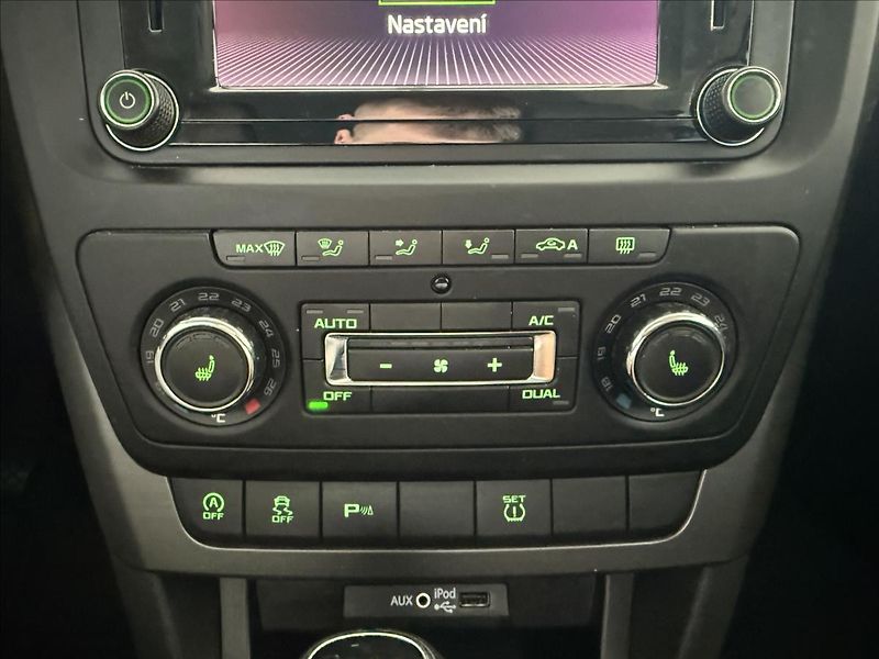 Škoda Yeti 2,0   TDI,DRIVE,TAŽNÉ,SERVISKA - fotka 18 z 25