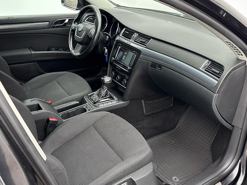 Škoda Superb DSG - fotka 9 z 25