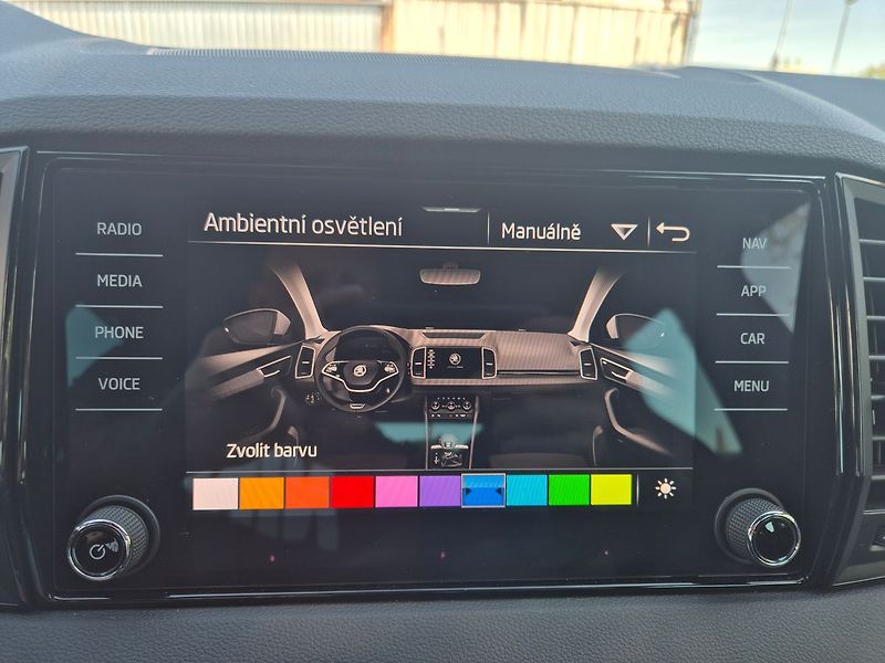 Škoda Karoq SportLine 2,0 TDI DSG 4x4 - fotka 29 z 34