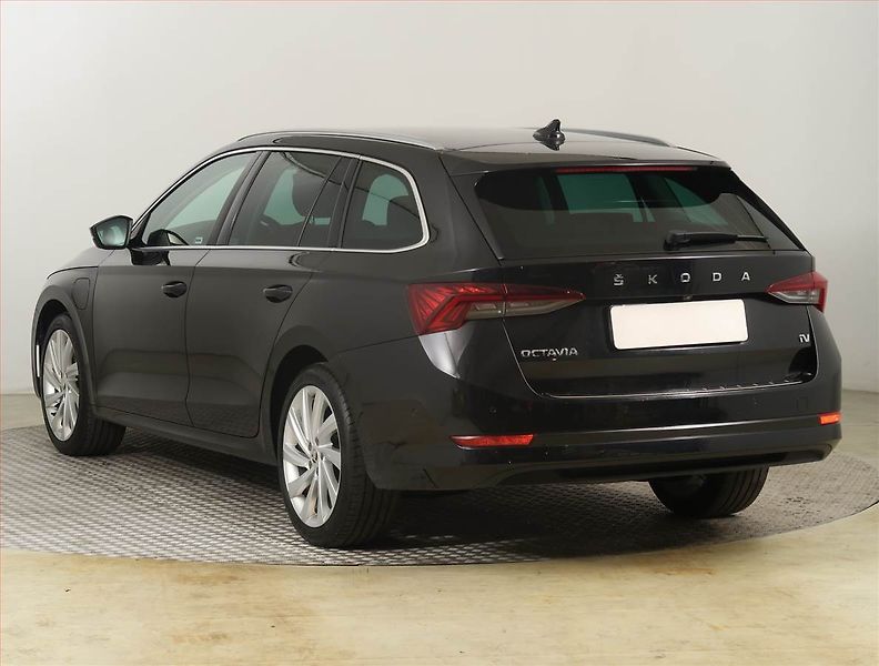 Škoda Octavia (2021) Ambition Plus 1.4 TSI iV - fotka 4 z 30