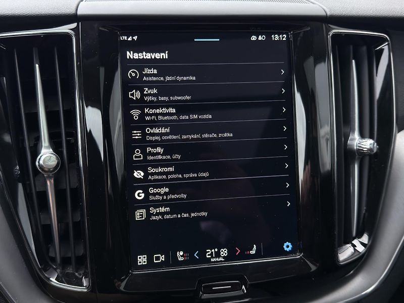 Volvo XC60 T6 AWD RECHARGE // 1.maj. //ČR - fotka 28 z 38