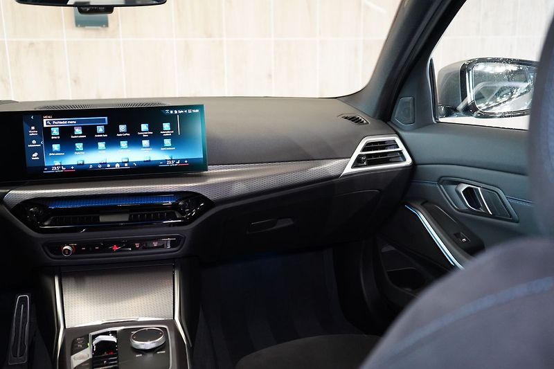 BMW Řada 3 320d xDrive Touring, HUD, ACC - fotka 43 z 43