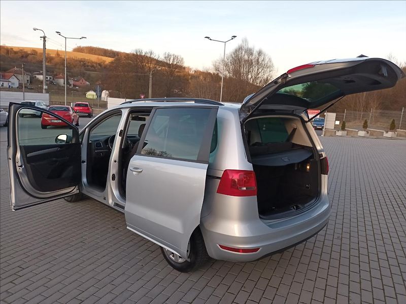 Volkswagen Sharan 2,0 TDI,7MÍST,SERVISKA,VÝHŘEV - fotka 10 z 46