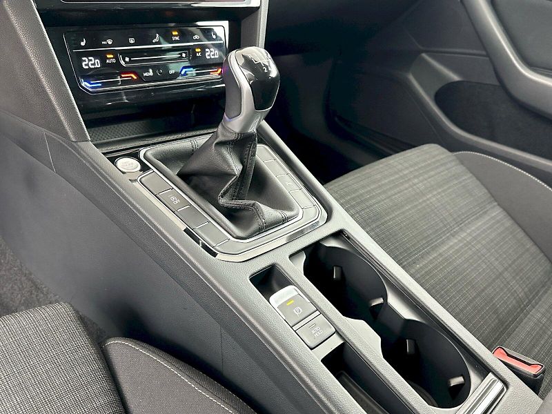 Volkswagen Passat (2022) Business 2.0 TDI 110kW - fotka 20 z 30