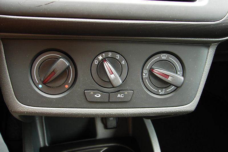 Seat Ibiza IV 1,4TDi 80PS EcoMotive KLIMA - fotka 23 z 32
