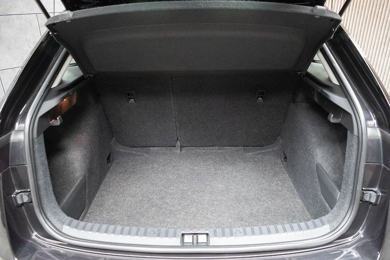 Škoda Scala 1.6 TDI 85kW ACC*Mirror Link* - fotka 32 z 32