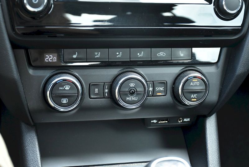 Škoda Octavia (2015) Elegance 1.8 TSI 132 kW - fotka 21 z 31