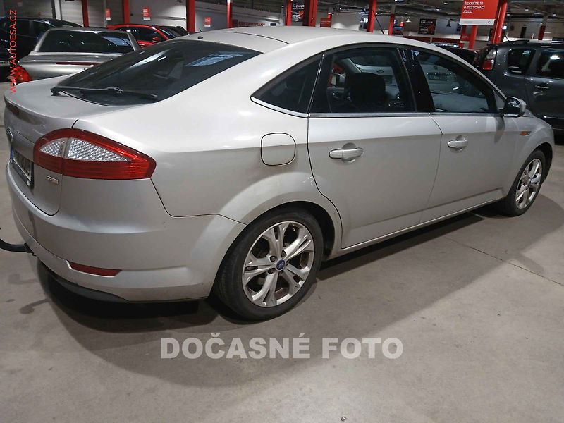 Ford Mondeo (2009) 2.0 - fotka 2 z 3