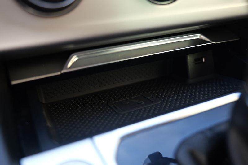 Volkswagen Passat 1.4 TSI DSG Kamera DAB Cockpit - fotka 24 z 37