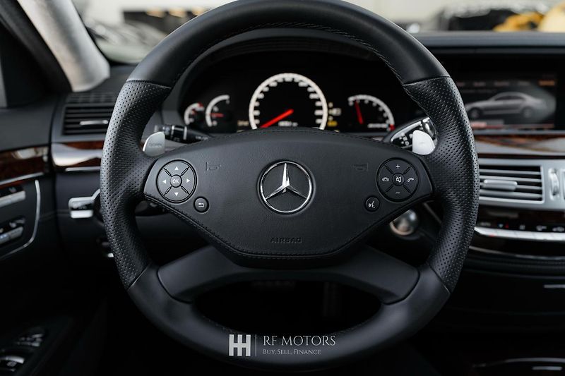 Mercedes-Benz Třídy S (2013) AMG S 63 5.5 V8 Biturbo - fotka 38 z 56