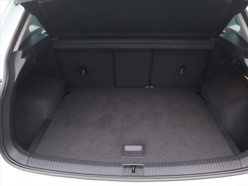 Volkswagen Tiguan 1,4 TSI Sound edice matrix pan - fotka 10 z 31