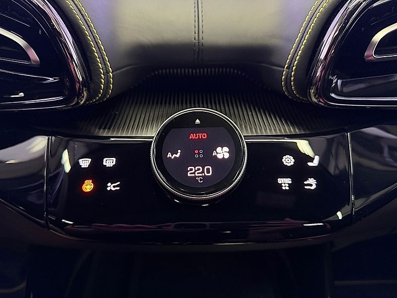 Ferrari Purosangue V12 CARBON, ALCANTARA, PANORAM - fotka 25 z 38