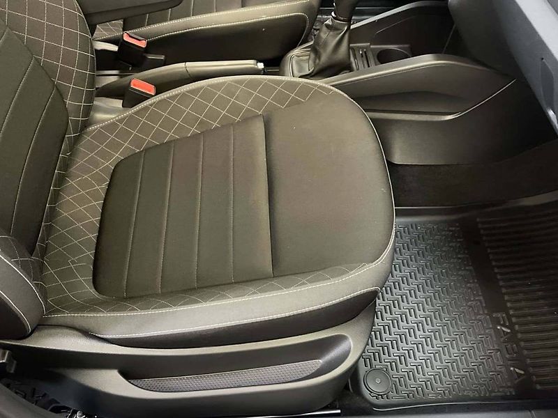 Škoda Fabia (2021) 1.0 TSI 70kW Ambition Combi - fotka 15 z 20
