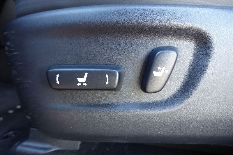 Lexus NX 300h 2,5HSD AWD PRESTIEGE SAFETY - fotka 20 z 34